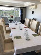 Head over Hills Luxury Retreat