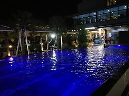 Ray Hotel