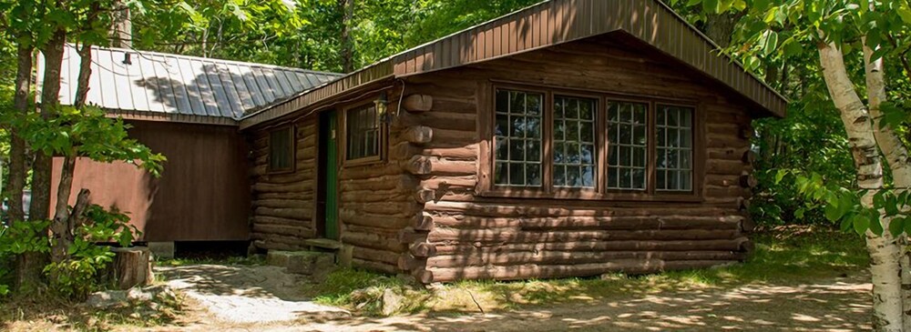 Fifth Lake Cottages