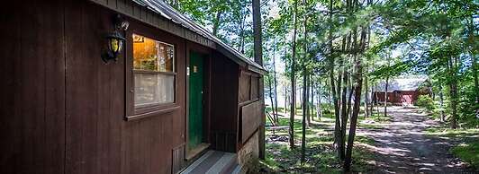 Fifth Lake Cottages