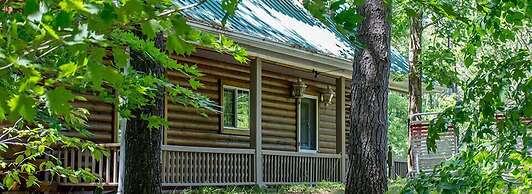 Fifth Lake Cottages