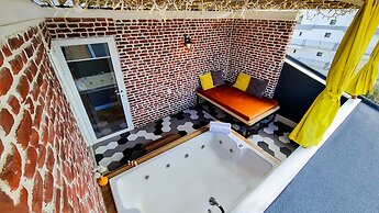 Letstay Hotel - Adult Only +12