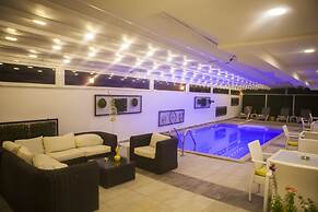 Letstay Hotel - Adult Only +12
