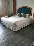 Thepnakorn Hotel