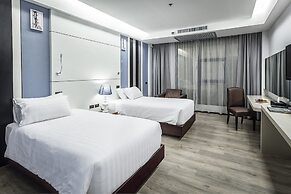 Alvarez Hotel