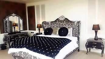 Alvarez Hotel