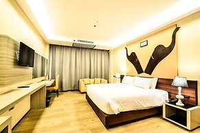 Alvarez Hotel