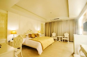 Alvarez Hotel
