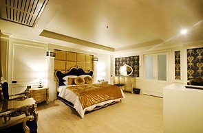 Alvarez Hotel