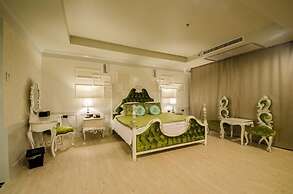 Alvarez Hotel