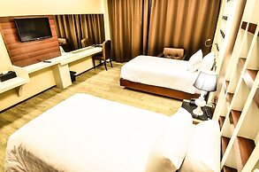 Alvarez Hotel