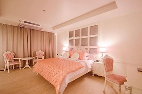 Alvarez Hotel