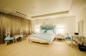 Alvarez Hotel