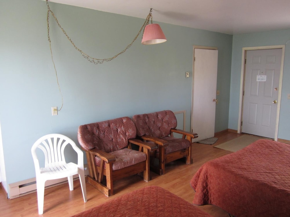 Baybreeze Restaurant and Motel