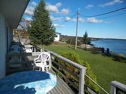 Baybreeze Restaurant and Motel