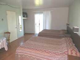 Baybreeze Restaurant and Motel