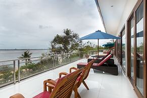 Peninsula Bay Resort