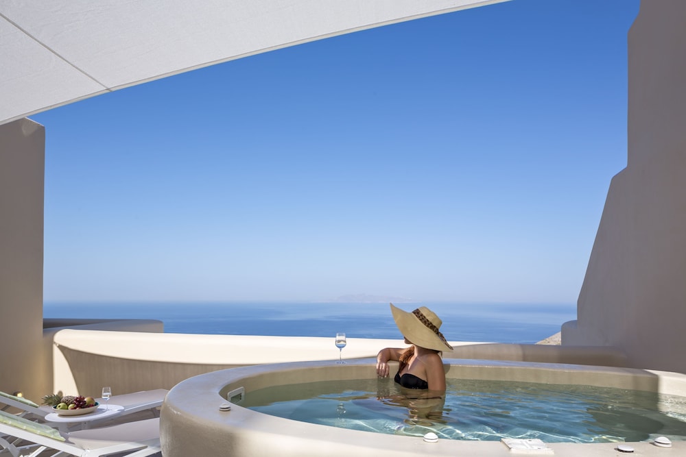 Skyfall Suites - Adults Only
