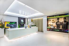 I Hotel