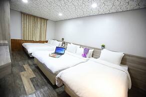 Funhouse Hsinchu
