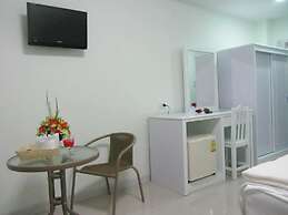 Rueanrimnam Hotel