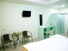 Rueanrimnam Hotel
