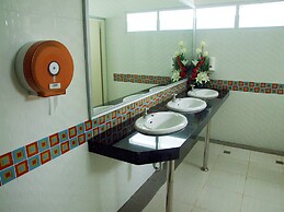 Rueanrimnam Hotel