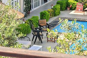 Bay C Hotel