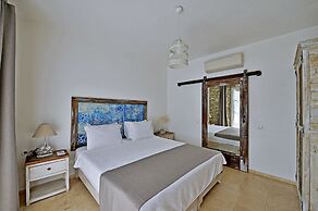 Bay C Hotel