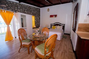 Kings Landing Hotel