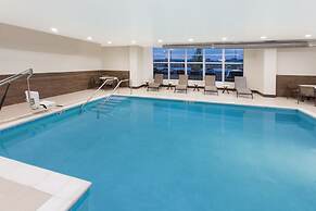Holiday Inn Express & Suites Sandusky by IHG