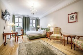 Chin-Chin Hotel ehemals Bohemian Hotel