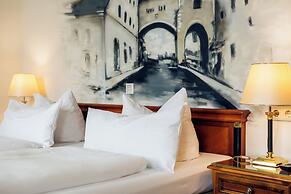 Chin-Chin Hotel ehemals Bohemian Hotel