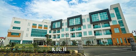 Rich Hotel