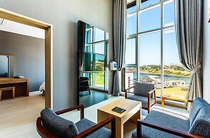 Rich Hotel