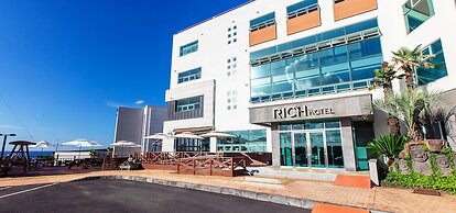 Rich Hotel