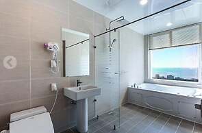 Rich Hotel