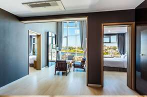 Rich Hotel