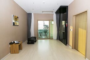 Rich Hotel
