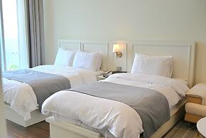 Rich Hotel