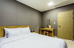 Rich Hotel