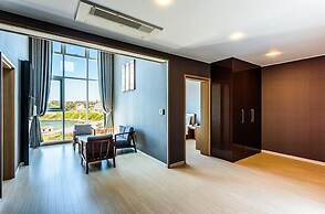 Rich Hotel