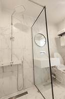 Rich Hotel
