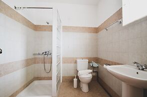 Coliseum Studios & Apartments