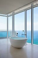 SEAMARQ Hotel