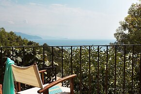 Dionysos Hotel