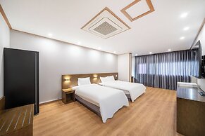 The 7 Business Hotel