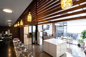 The 7 Business Hotel