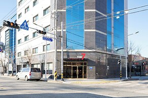 The 7 Business Hotel