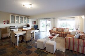 Sea Whisper Guest House & Self Catering